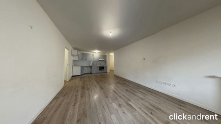 Le Bourget – Élégant 3 pièces au sein d’une résidence récente avec parking - Photo 4