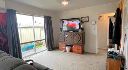 Cosy Two-Bedroom Unit in Popular Frankton - Photo 3