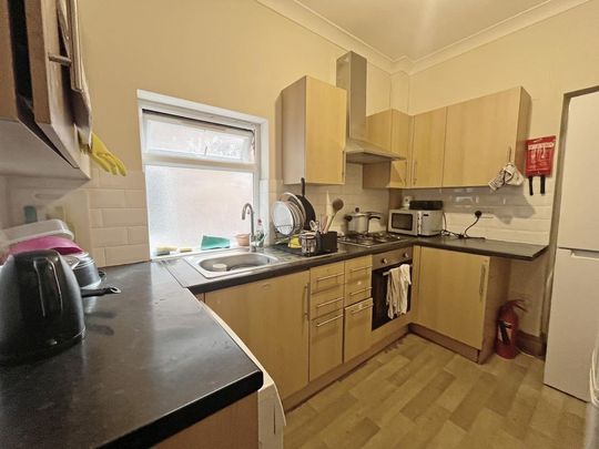 1 bedroom in a flat share to rent - Photo 1