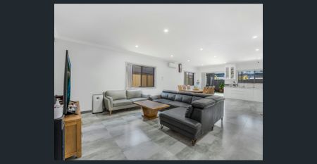 WELCOME TO LUXURY LIVING! - Photo 2