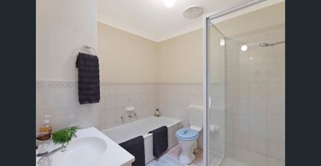 Charming Townhouse Living in the Heart of East Gosford - Photo 3
