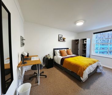 2 Bed Flat, Victoria Street, BS1 - Photo 2