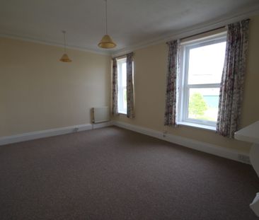 1 bedroom Flat - Photo 3