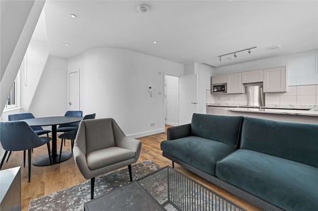 A recently refurbished three bedroom split level apartment in a convenient City location - Photo 5