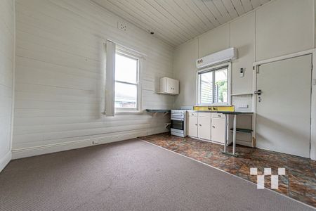 Low Maintenance Flat In Great Location! - Photo 4
