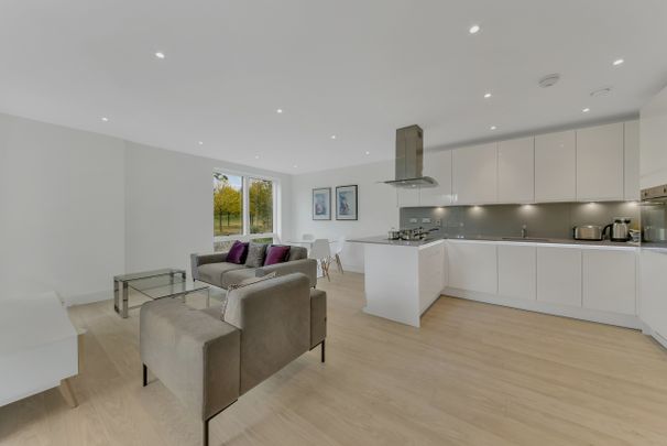 3 Bed Flat, Bodiam Court, NW10 - Photo 1
