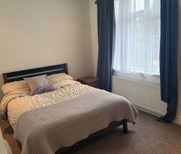 2 Bed Terraced House, Preston Gardens, LU2 - Photo 2