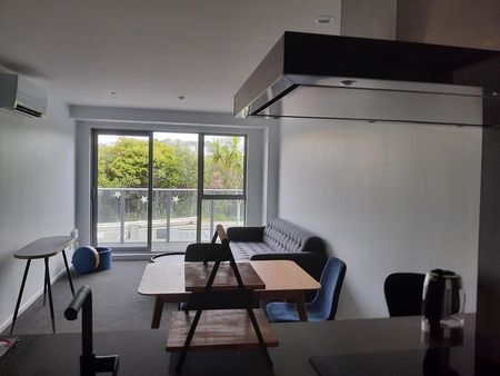 City fringe, 3 bedrooms 2 baths Fully furnished - Photo 2