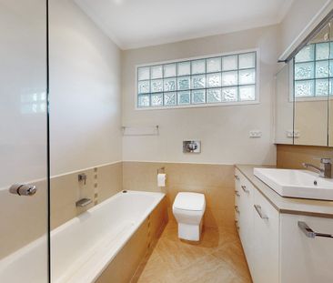 Family Home-Private Court Location - Photo 6