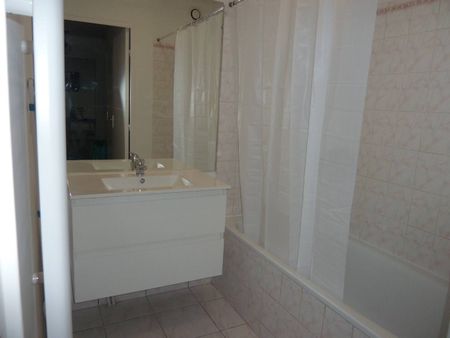 NANTES Schuman T2 meublé tout confort avec parking - Photo 4