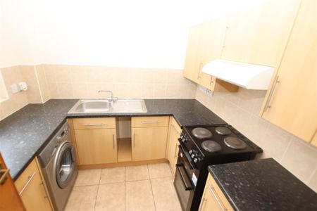 2 bedroom Flat to let - Photo 4