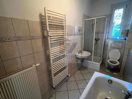 Neuer Boden, Wanne, Dusche, Aufzug und Balkon! Geräumige 2 Raum Wohnung - Photo 5