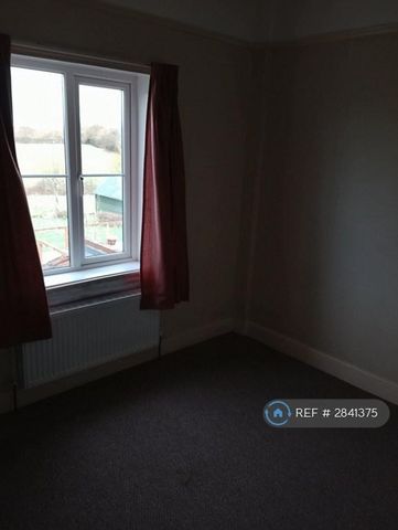 4 bedroom detached house to rent - Photo 2