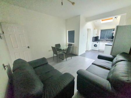 3 bedroom terraced house to rent - Photo 2