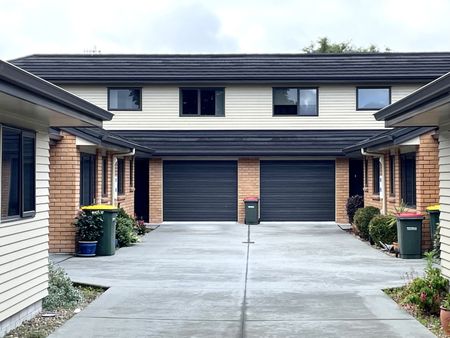 Townhouse close to Town - Victoria - Photo 3