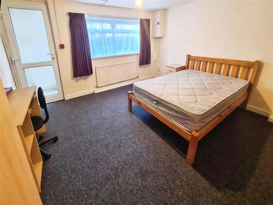 4 bedroom terraced house to rent - Photo 1