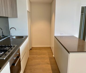 LUXURY WATERFRONT APARTMENTS - Photo 4