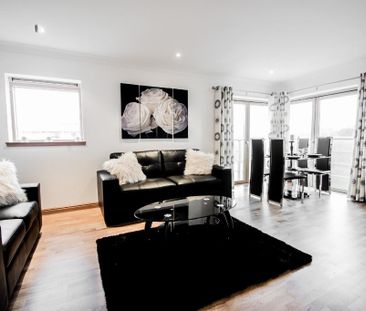 3 bedroom flat to rent - Photo 2