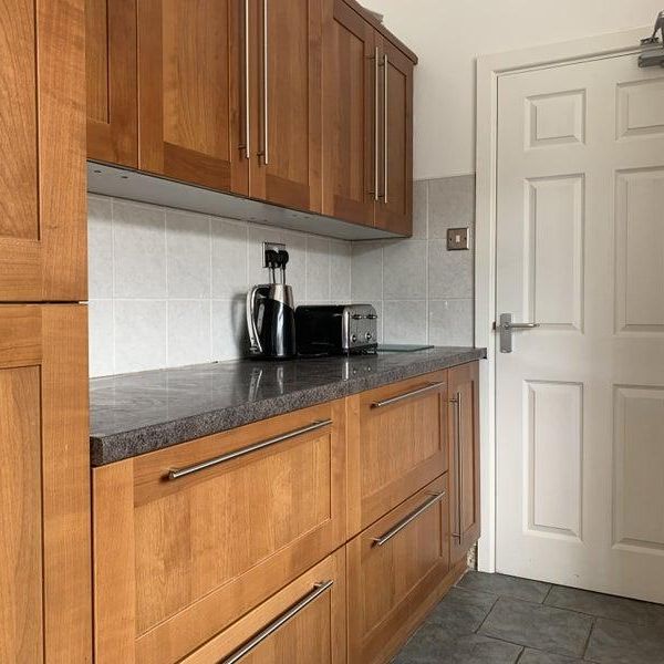 1 bedroom in a house share to rent - Photo 1
