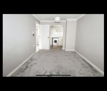 1 Bed Flat, Block D, SO19 - Photo 1