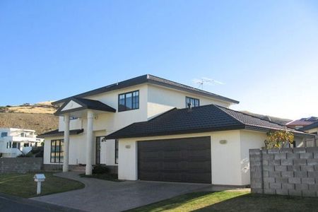 4 Bedroom Sunny House in Johnsonville - Photo 5