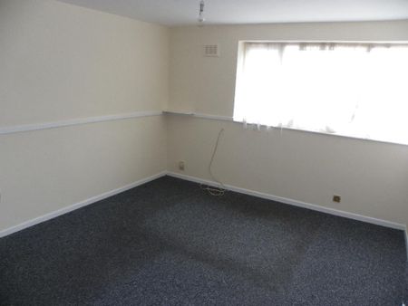 Compton Court - Photo 2