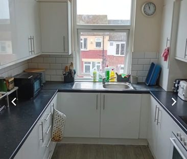 8 Bed - 24 Manor Terrace, Headingley, Leeds - LS6 1BU - Student - Photo 6