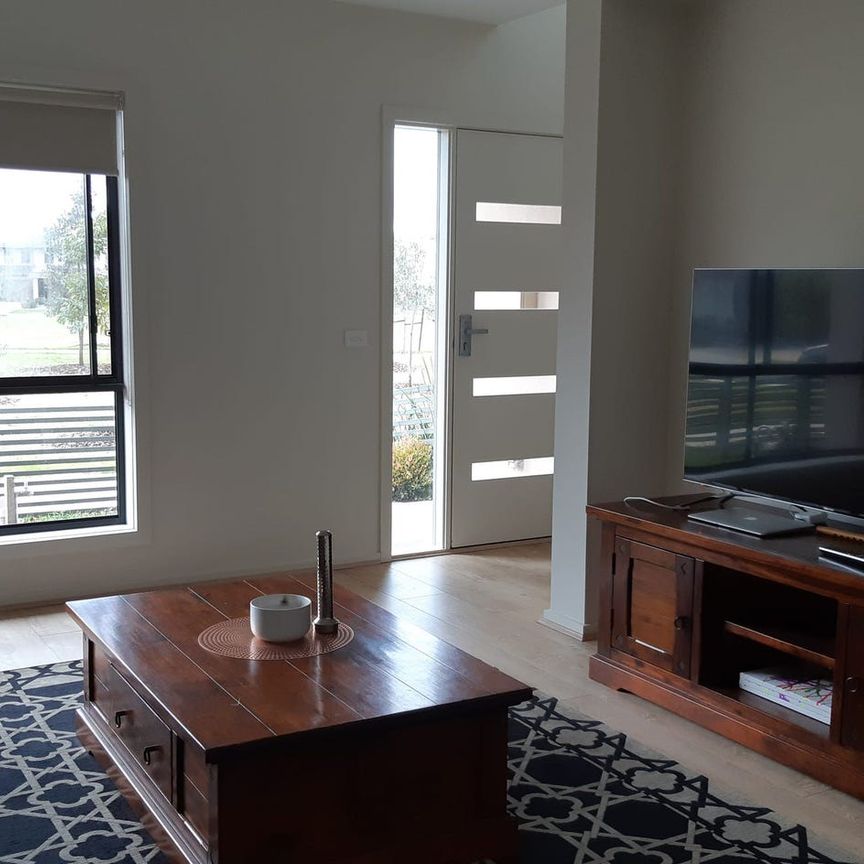 C H A N N E L W A L K - Photo 1