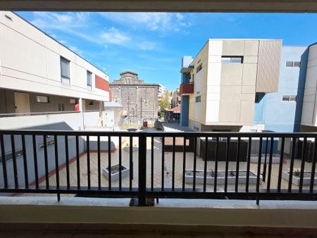 Charming Studio Apartment for Rent - Photo 4