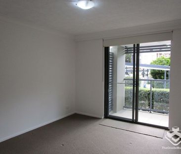 Easy living withing walking distance to beautiful Coolangatta - Photo 6