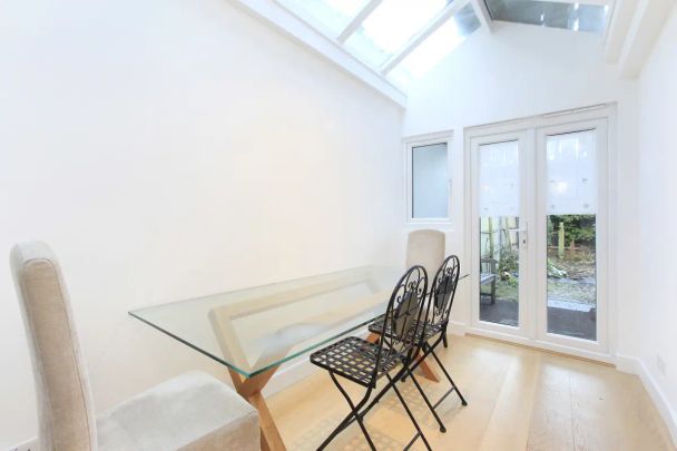 1 bedroom flat in Wandsworth - Photo 1