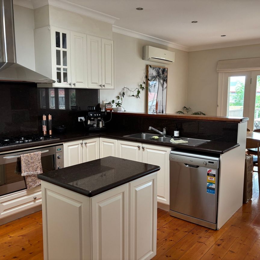 Moonee Ponds - Photo 1