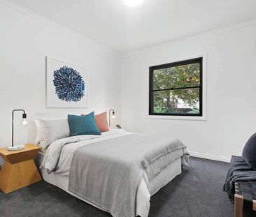 Courtyard with Convenient Direct Street Access - Photo 1