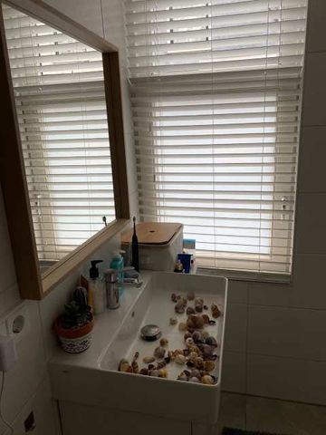 Czaar Peterstraat | One Bed | Balcony - Photo 5