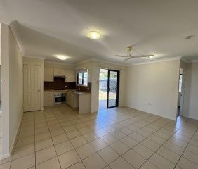 Comfortable Family Home - Photo 2