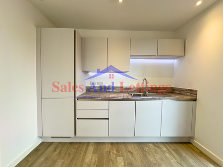 3 bedroom penthouse to rent - Photo 2