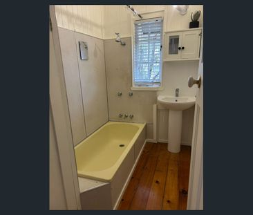 Queenslander Home located in lovely Crawford Road! - Photo 6