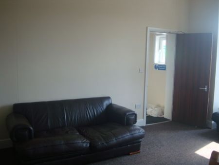 7 Bedroom Student House in Fallowfield - Photo 2