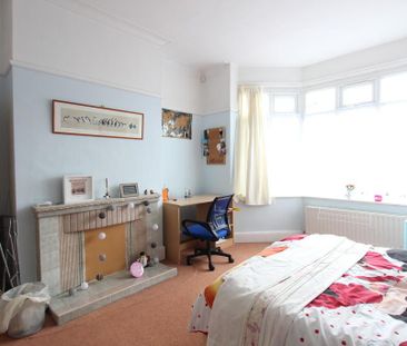 4 bedroom semi-detached house to rent - Photo 2