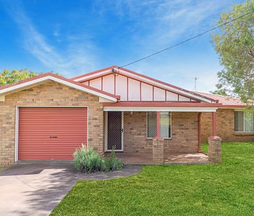 Perfectly located 3 bedroom brick home - Photo 1