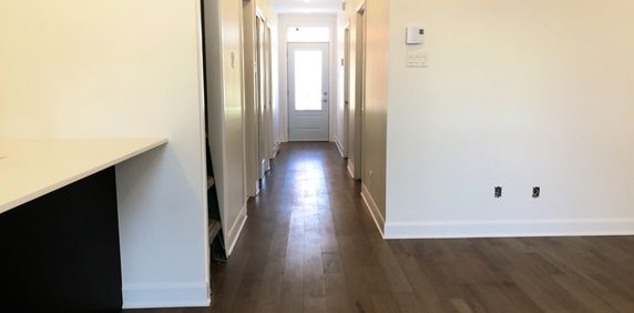 5 1/2 Renové,stationnement,cours Privé - Photo 2
