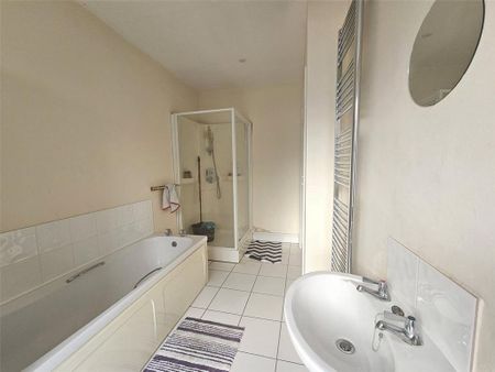 1 bedroom in a house share to rent - Photo 5