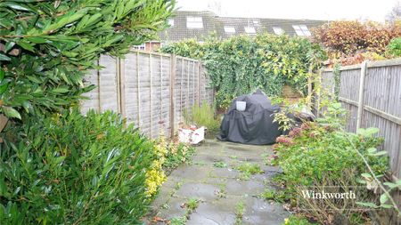 2 bedroom terraced house to rent - Photo 4