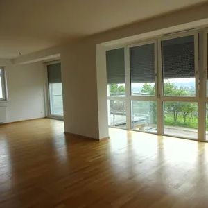 TRAUMHAFTE MIETWOHNUNG MIT TERRASSE UND EIGENGARTEN IN ABSOLUTER GRÜNRUHELAGE! - Photo 1