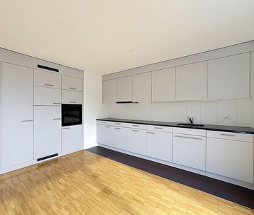 MAGNIFIQUE ATTIQUE de 5,5 pièces avec terrasse / Wunderschöne Attikawohnung - Foto 5