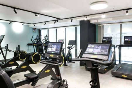 Rent at the iconic Thames Quarter; this second floor, two bedroom apartment is situated in this modern rental community with superb on site residents facilities. - Photo 4