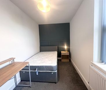 1 bed house share to rent in Renshaw Street, Burnley, BB10 - Photo 1