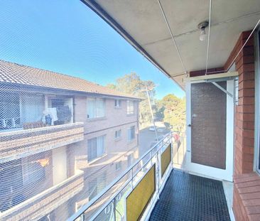 Fully Renovated 2 Bedroom Unit - Photo 6
