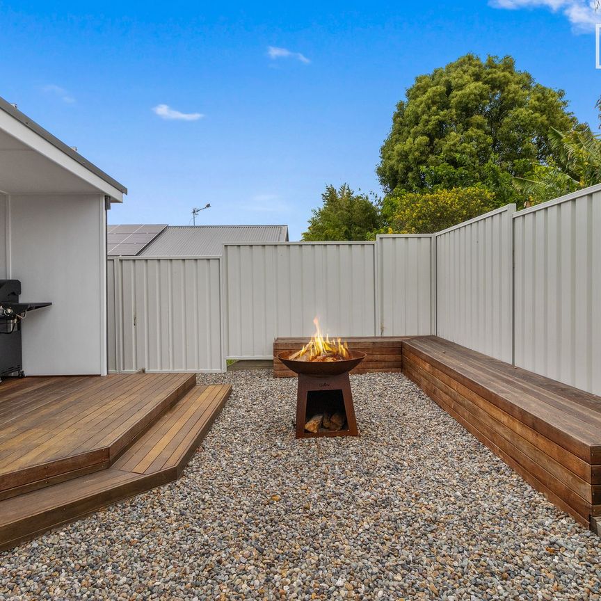 Shortland - Photo 1
