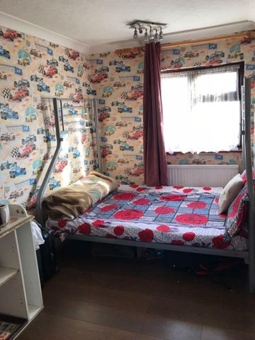 4 bedroom terraced house to rent - Photo 4